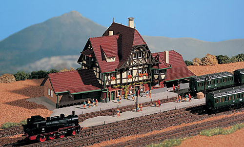 Vollmer 49510 - Bahnhof Neuffen 220x70x80 mm Fachwerk