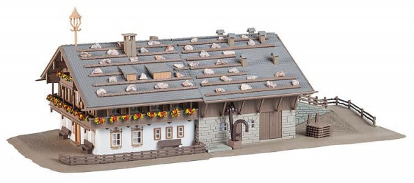 Faller 232199 - Großer Alpenhof mit Scheune 255 x 125 x 92 mm