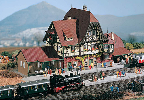 Vollmer 47522 - Bahnhof Neuffen 270x100x120 mm Fachwerk