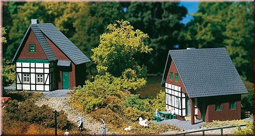 Auhagen 14452 - 2 Fachwerkhäuser je 100 x 80 x 57 mm mit Holzverkleidung
