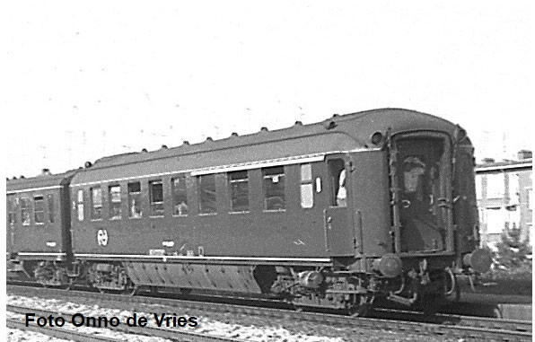 Exacttrain 10061 - NS Reisezugwagen Plan K 1./. Klasse Berlinerblau Ep.4, NS-Logo
