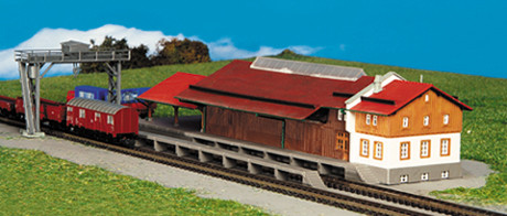 Kibri 36606 - Güterhalle mit Überladekran