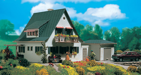 Vollmer 43718 - Wohnhaus mit Garage 115x120x88 mm mit Garage zuzüglich Maße: 77 x 45 x 37