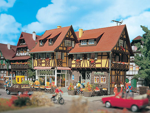 Vollmer 43692 - Blumengeschäft 147x128x120 mm Fachwerk mit beleuchteter, detaillierter Inneneinricht
