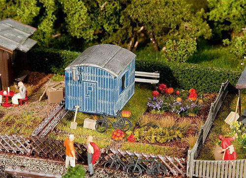 Faller 180490 - Schrebergarten mit Bauwagen patiniertes Modell