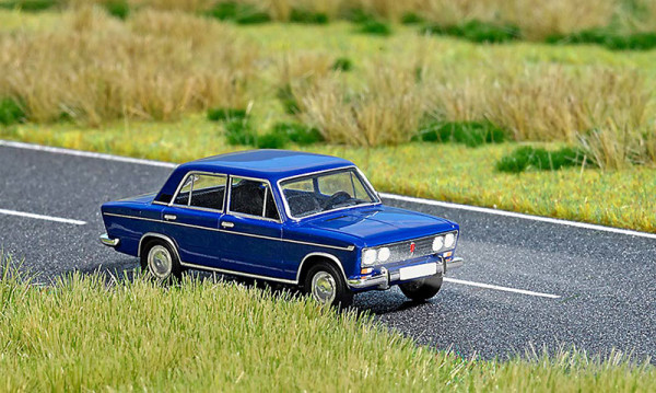 Busch 5660 - Lada 1500 beleuchtet