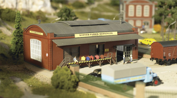 Piko 61833 - Koffer-Fabrik Mopsinger