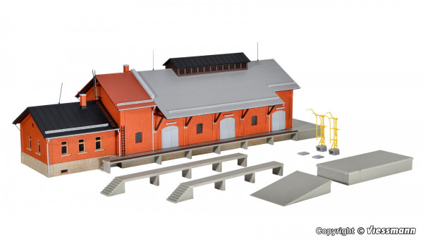 Kibri 39462 - Güterhalle mit Lademaß und Freiladerampe in Münchberg bei Hof 47x12x13 cm