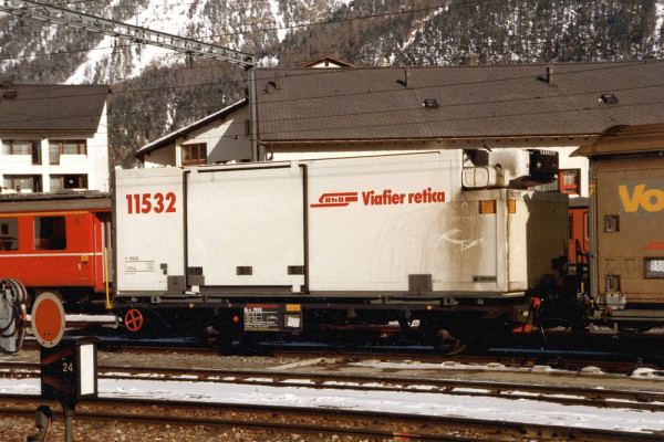 Bemo 9469121 - RhB Lb-v 7881 Tragwagen mit Container Y 11532
