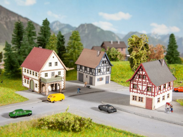 Noch 44310 - Dorf-Set, 3-teilig 2 Wohngebäude, 1 Hofgut