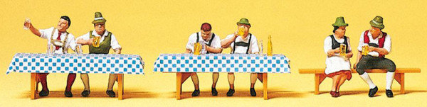 Preiser 10447 - Auf dem Oktoberfest (1)