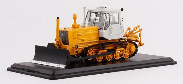 Start Scale Models 83SSM8015 - Caterpillar tractor T-150 with plow