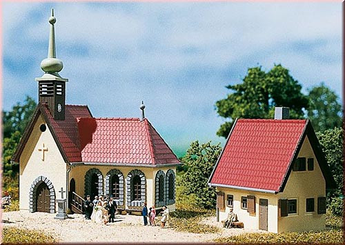Auhagen 14461 - Dorfkirche mit Pfarrhaus 100 x 82 x 115 mm + 92 x 59 x 60 mm