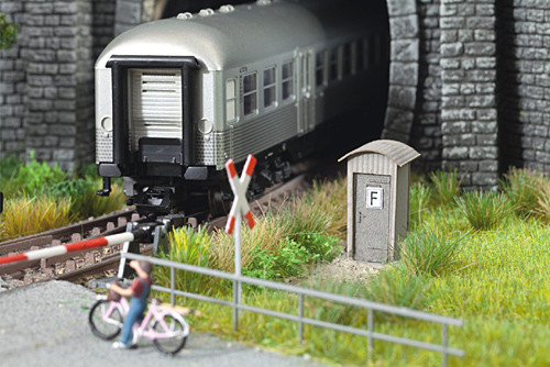 Noch 14306 - Laser-Cut minis Signalfernsprecher 1,7 x 1,7 cm, 2,9 cm hoch H0