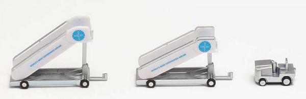 Herpa 571890 - Pan Am historic passenger stairs (2) with tractor (1)