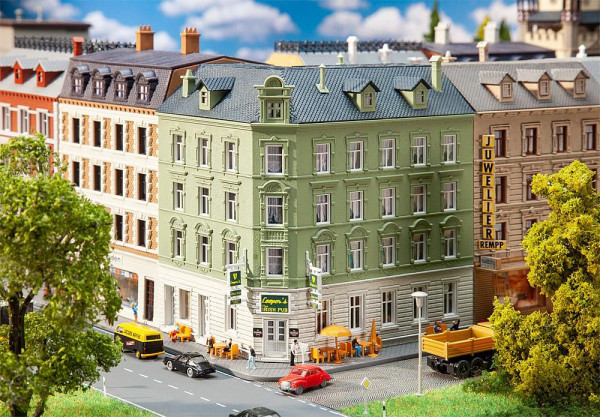 Faller 232313 - Stadteckhaus mit Kneipe 1921 - 1945
