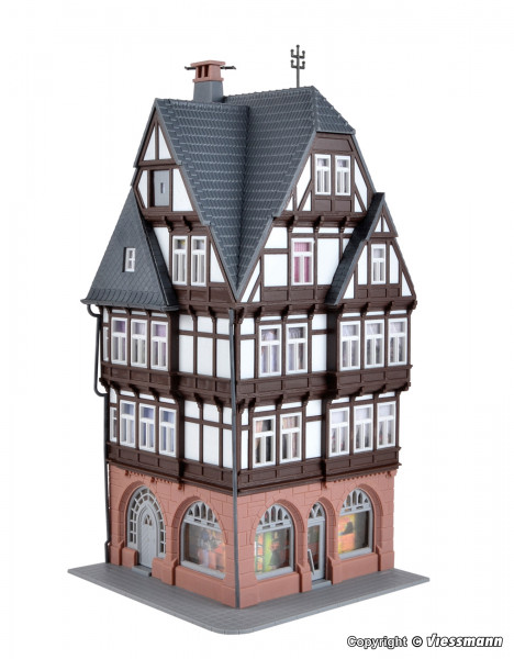 Kibri 38450 - Fachwerkstadthaus 9,5x9,5x20,5 cm