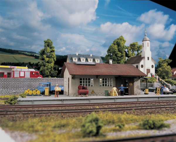 Piko 61824 - Güterschuppen "Burgstein"