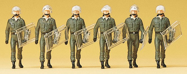 Preiser 10392 - BGS. Einsatzanzug. Schutzhelm. Vorgehend  BGS. Operation suit.Vorgehend 6 teilig