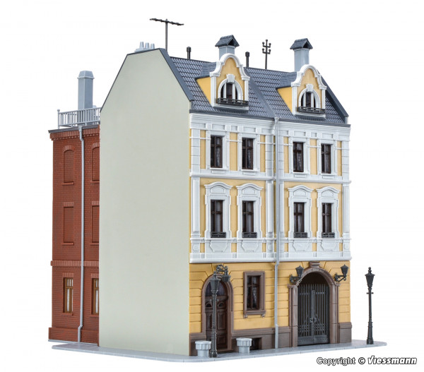 Kibri 38389 - Stadthaus mit Fabrikanbau in Görlitz 13x17,5x18,5 cm Zweifarben Spritzgießverfahren un
