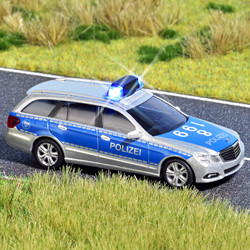 Busch 5626 - MB E-Klasse T-Modell "polizei"