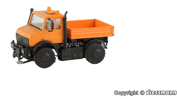 Viessmann 8180 - UNIMOG Typ U2400 mit Rundumleuchten, kommunalorange,Sound-Funktionsmodell