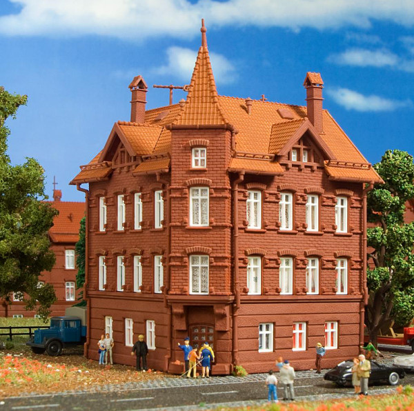 Vollmer 43807 - Eisenbahner-Wohnhaus, Eckhaus 115x115x185 mm Bausatz stattliche Gebäude aus der Jahr