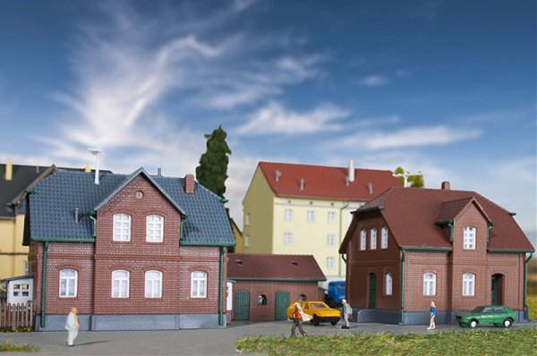 Kibri 36784 - Werkswohnhaus mit Nebengebäude, 2 Stück