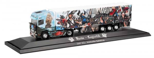 Herpa 122399 - DAF XG+ Kühlkoffer-Sattelzug "Heide Logistik/Hansepiraten"