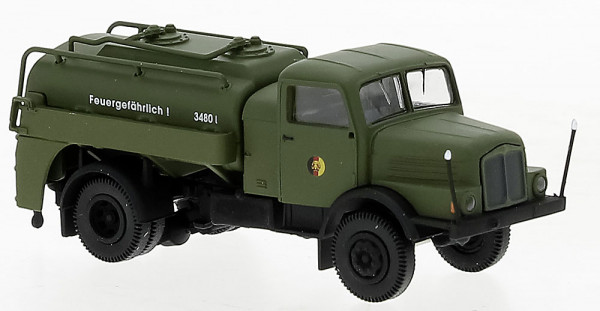 Brekina 71477 - IFA S 4000-1 Tankwagen 1960, NVA,