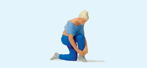 Preiser 28167 - Frau beim Schuhe binden