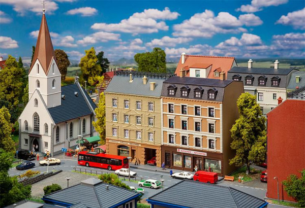 Faller 232384 - Stadthäuser mit Apotheke und Delikatessenhandel
