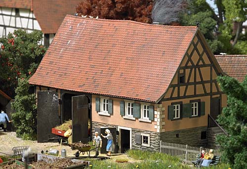 Busch 8789 - Kleinbauernhaus aus Schwarzenweiler Echtholz Lasercut