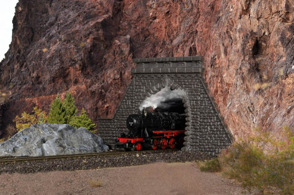 Kibri 36900 - Tunnelportale mit Röhre, eingleisig, 2 Stück