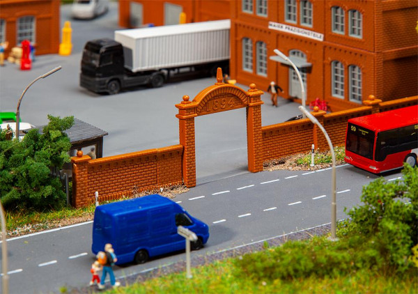 Faller 272917 - Fabrikmauer, 228 mm