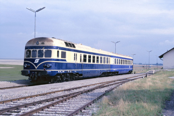 Jägerndorfer JC15222 - ÖBB Triebzug Rh 5145.05 2-teilig saphirblau/beige Ep.4, Pflatsch, AC-digital