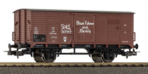 Piko 24567 - DR gedeckter Güterwagen G02 Ep.3, FDJ "Blaue Fahnen nach Berlin"