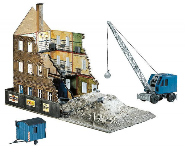 Faller 130466 - Abbruchhaus mit Bagger patiniertes Modell