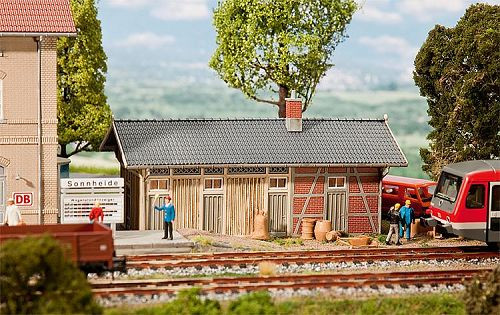 Faller 120210 - Bahn-Nebengebäude patiniertes Modell