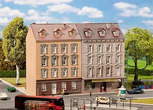 Faller 232311 - 2 Stadthäuser patiniertes Modell