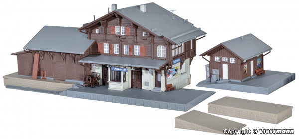 Kibri 39370 - Bahnhof Oberried CH 32-55,5x16x14 cm variabel