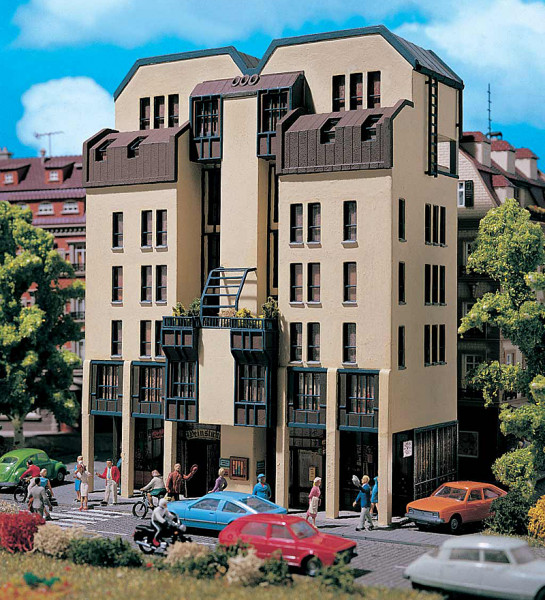 Vollmer 43801 - City-Wohnhaus 152x115x200 mm ein Modell der Future Line