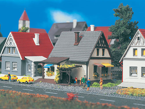 Vollmer 49573 - Wohnhaus, Adlerstr. 6 60x58x52 mm Bausatz
