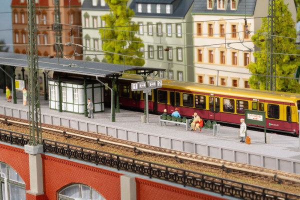 Auhagen 13356 - S-Bahn Bahnsteigausstattung