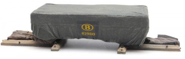 Artitec 487.801.68 - Ladung Transportkiste unter Plane "NMBS" Fertigmodell aus Resin, lackiert
