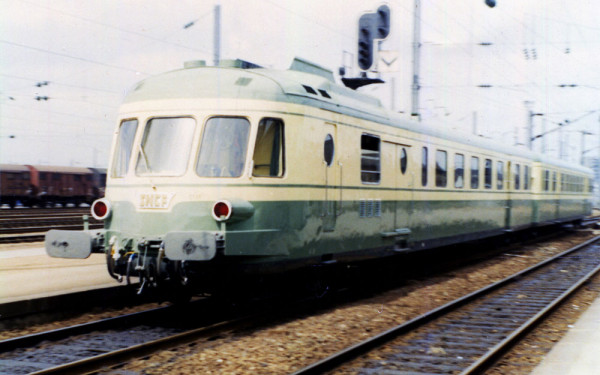 Jouef HJ2462S - SNCF Dieseltriebwagen RGP I mit Beiwagen original grün-beige Farbgebung Ep. IV mit D
