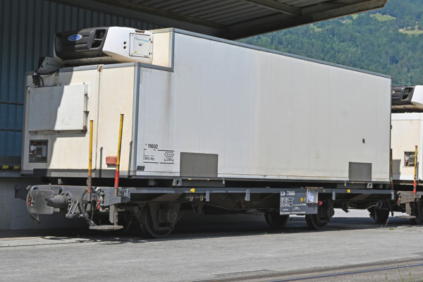 Bemo 2269161 - RhB Lb-v 7864 mit Kühlcontainer Y 11601