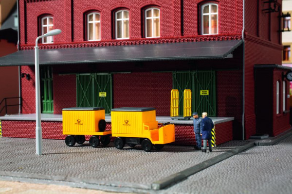 Auhagen 43663 - Elektrokarren mit Anhänger