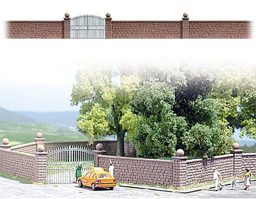 Busch 6014 - Steinmauer mit Tor über 80 cm Mauer mit Pfosten und schmiedeeisernem Tor