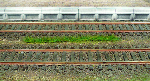 Heki 1813 - Grasstreifen 100 mm lang (10 St./Packung) 5-6 mm hoch dunkelgrün Heki